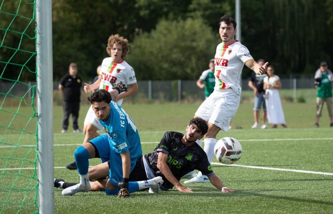 Köngens Deniz Demir kommt zum Abschluss, doch Keeper Panagiotis Diakoulas bewahrt den FCE vor einem Gegentreffer.<span class='image-autor'>Michael Treutner</span>