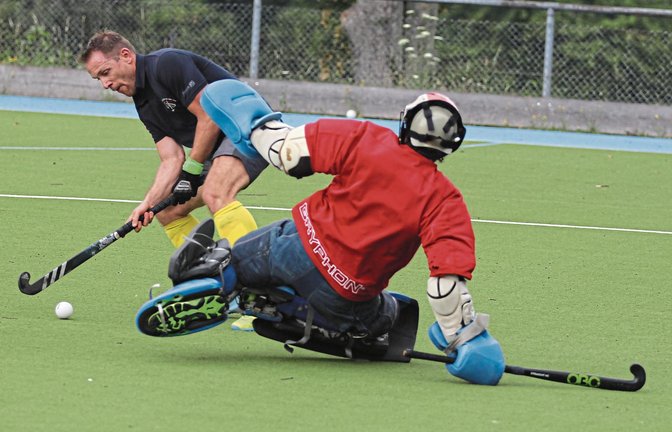 Sven König (links) brachte die SG Vaihingen/Ludwigsburg beim Karlsruher TV II im ersten Viertel mit 1:0 in Führung. Foto: Archiv/Nachreiner