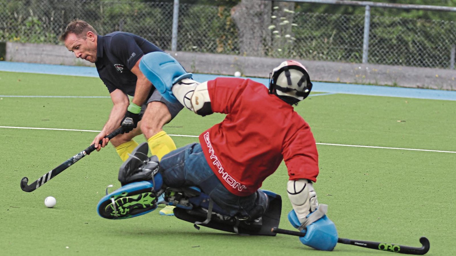 Sven König (links) brachte die SG Vaihingen/Ludwigsburg beim Karlsruher TV II im ersten Viertel mit 1:0 in Führung. Foto: Archiv/Nachreiner Sven König (links) brachte die SG Vaihingen/Ludwigsburg beim Karlsruher TV II im ersten Viertel mit 1:0 in Führung. Foto: Archiv/Nachreiner