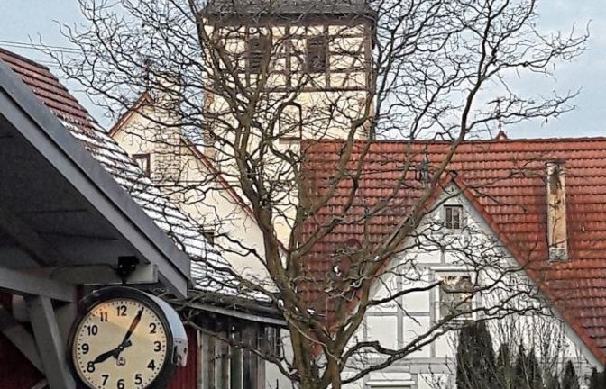 Hübsche Auricher Ansicht, die zeigt, was die Stunde schlägt.  Foto: Rücker