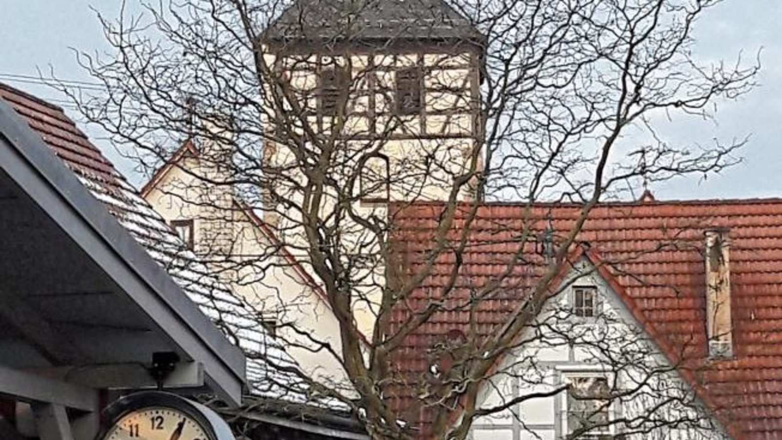 Hübsche Auricher Ansicht, die zeigt, was die Stunde schlägt.  Foto: Rücker