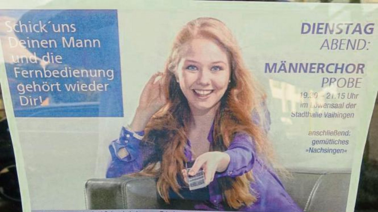 „Schick’ uns Deinen Mann und die Fernbedienung gehört wieder Dir!“ Der Männergesangverein Vaihingen bezirzt Frauen mit unwiderstehlicher Werbung – hier hinter einer Autoscheibe. Foto: Rücker „Schick’ uns Deinen Mann und die Fernbedienung gehört wieder Dir!“ Der Männergesangverein Vaihingen bezirzt Frauen mit unwiderstehlicher Werbung – hier hinter einer Autoscheibe. Foto: Rücker