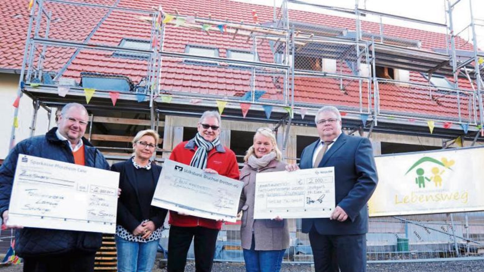 Rainer Speidel, Karin Engel, Thomas Brockmann, Sabine Schüle und Jürgen Landenberger (von links) ist die breite Unterstützung der Familienherberge Lebensweg wichtig. Foto: Fotomoment Rainer Speidel, Karin Engel, Thomas Brockmann, Sabine Schüle und Jürgen Landenberger (von links) ist die breite Unterstützung der Familienherberge Lebensweg wichtig. Foto: Fotomoment