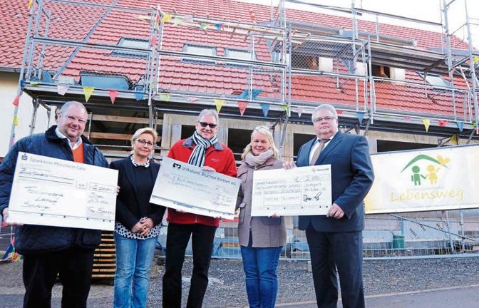 Rainer Speidel, Karin Engel, Thomas Brockmann, Sabine Schüle und Jürgen Landenberger (von links) ist die breite Unterstützung der Familienherberge Lebensweg wichtig.  Foto: Fotomoment