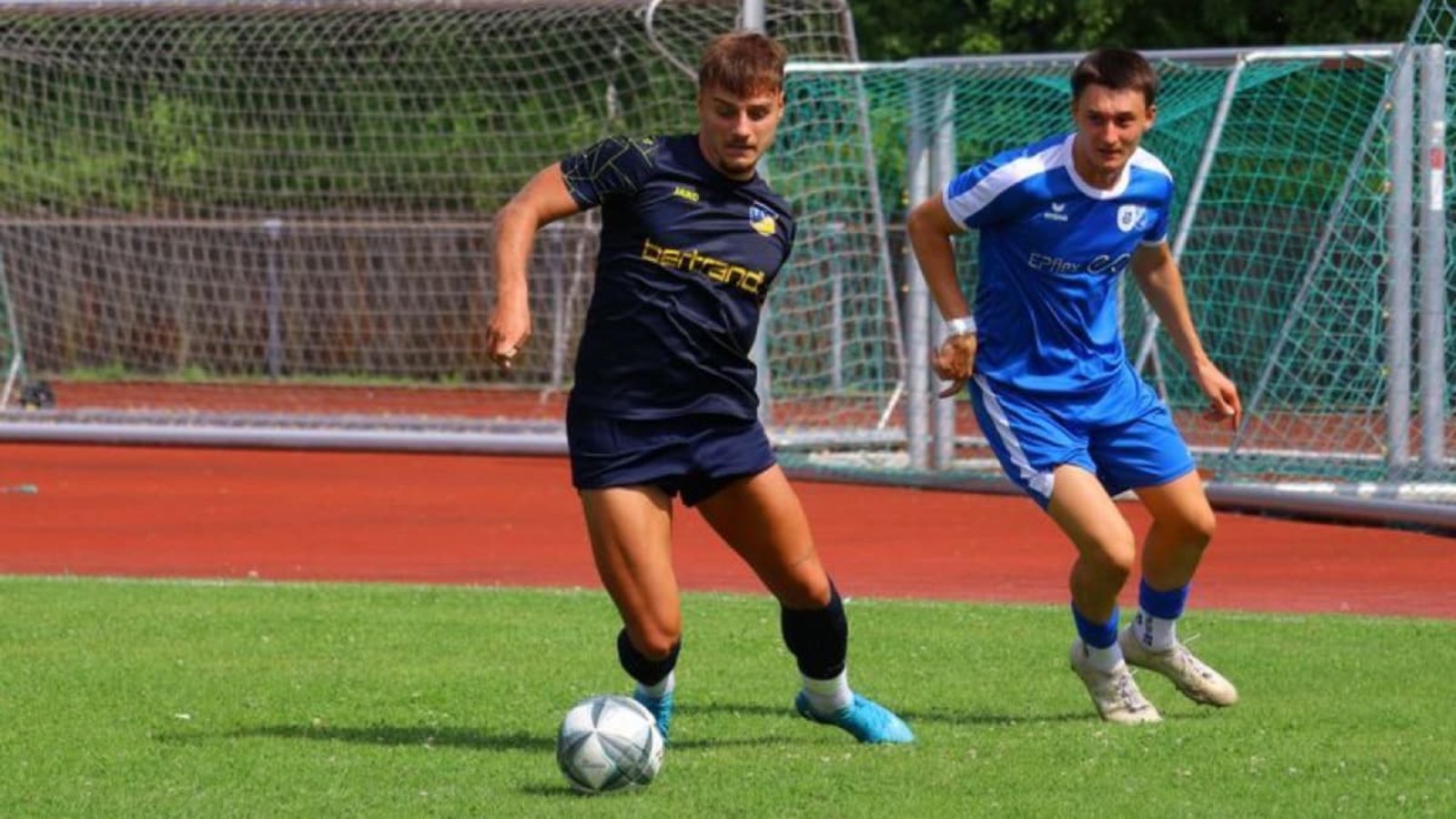 Einer von unzähligen Spielerwechseln vor dieser Fußballsaison: Adrian Körtge Corral (li.) verließ Landesligist SV Böblingen und wechselte zum TSV Ehningen in die VerbandsligaMax Schöbel
