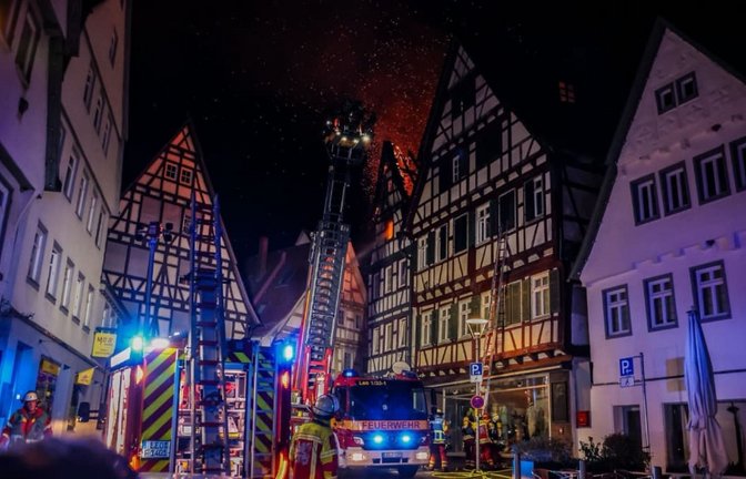 Schwerer Brand auf dem Leonebrger Marktplatz: Hat er die Stadtgesellschaft enger zusammenrücken lassen?<span class='image-autor'>SDMG/Schulz</span>