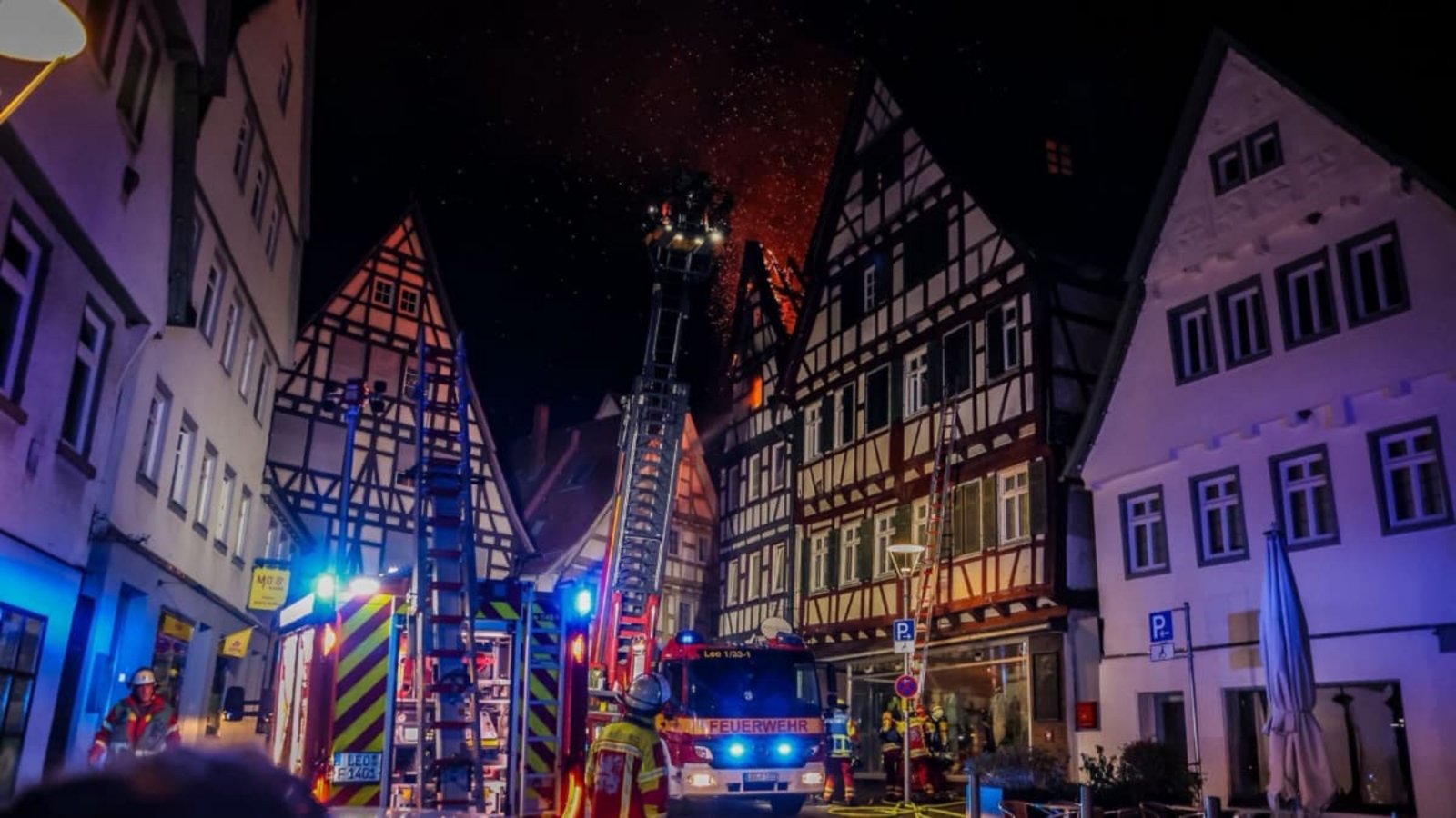 Schwerer Brand auf dem Leonebrger Marktplatz: Hat er die Stadtgesellschaft enger zusammenrücken lassen?SDMG/Schulz