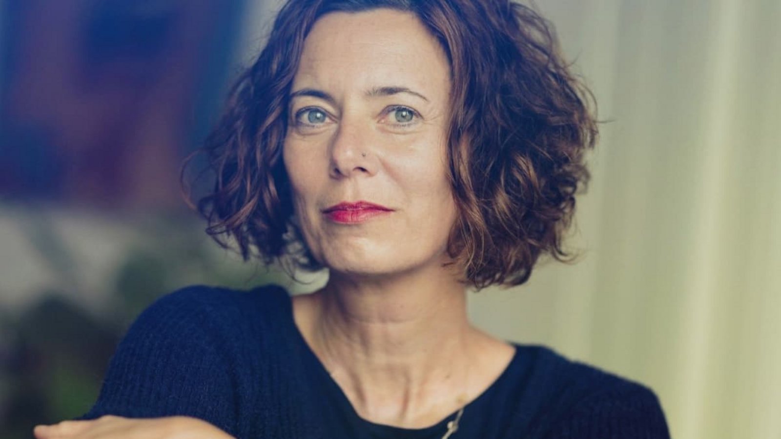 „Das bin dennoch nicht ich, vergessen Sie's“, schreibt Eva Menasse über die Ähnlichkeit mit ihrer Romanfigur in „Alleinruhelage“.Lena Giovanazzi/laif