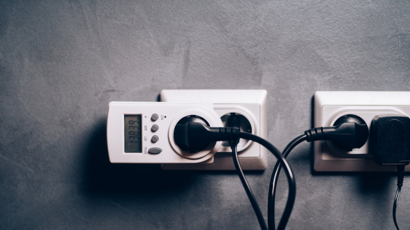 So ermitteln Sie den Stromverbrauch Ihrer Elektrogeräte.Foto: bogdanhoda / shutterstock.com So ermitteln Sie den Stromverbrauch Ihrer Elektrogeräte.Foto: bogdanhoda / shutterstock.com