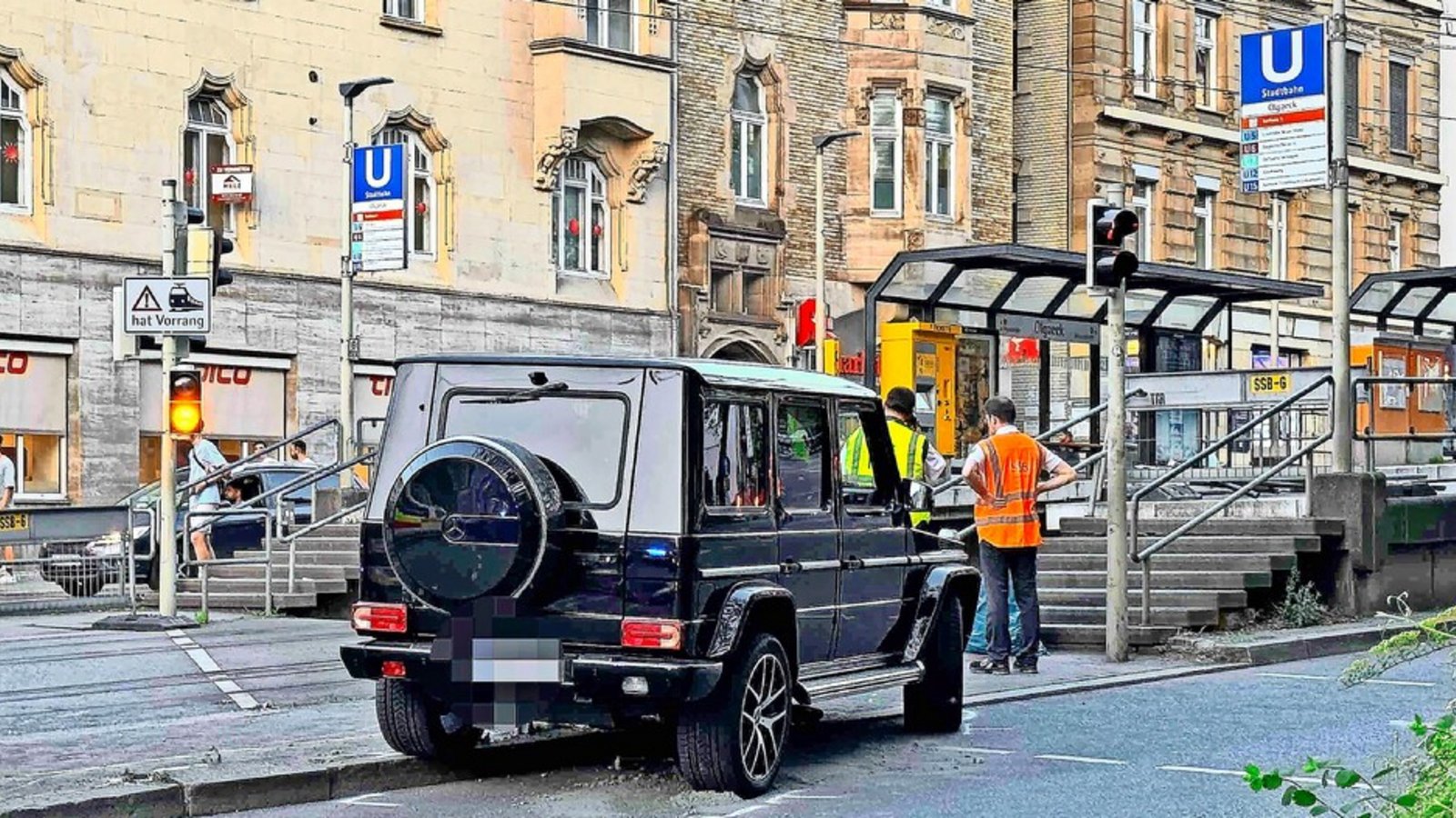 Ein Bild, das in Erinnerung bleibt: Es zeigt die Unfallstelle am Olgaeck und das Unfallfahrzeug Stunden nach dem tödlichen Unfall.Foto: SDMG/Schulz Ein Bild, das in Erinnerung bleibt: Es zeigt die Unfallstelle am Olgaeck und das Unfallfahrzeug Stunden nach dem tödlichen Unfall.Foto: SDMG/Schulz