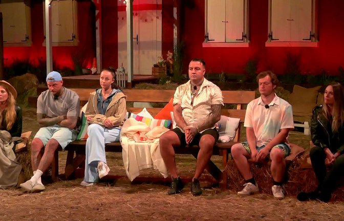 Giulia, Paco, Sandra, Cosimo, Fritz und Nina (v. l.) bei der Nominierungsrunde.<span class='image-autor'>Foto: RTLZWEI</span>