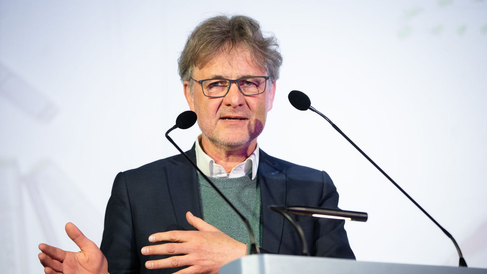 Der Karlsruher Oberbürgermeister Frank Mentrup (SPD) fordert, das Land solle die Mittel aus dem Sondervermögen Infrastruktur voll an die Kommunen weiterreichen.Foto: Lichtgut/Christoph Schmidt Der Karlsruher Oberbürgermeister Frank Mentrup (SPD) fordert, das Land solle die Mittel aus dem Sondervermögen Infrastruktur voll an die Kommunen weiterreichen.Foto: Lichtgut/Christoph Schmidt