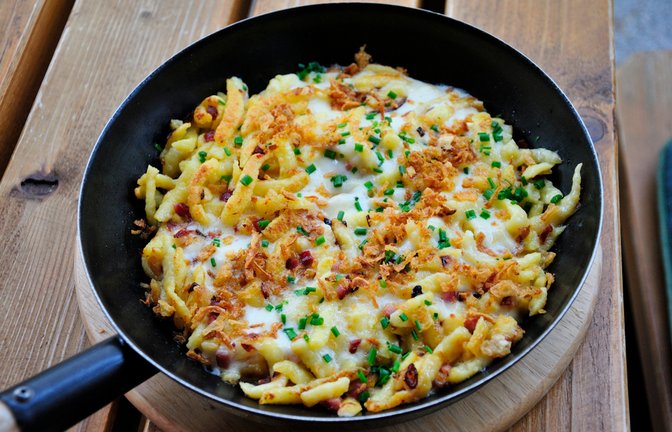 Wer Käse mag, der liebt Käsespätzle, aber welcher Käse passt am besten für Käsespätzle? Alles Wichtige dazu hier.<span class='image-autor'>Foto: Nina Alizada / Shutterstock.com</span>