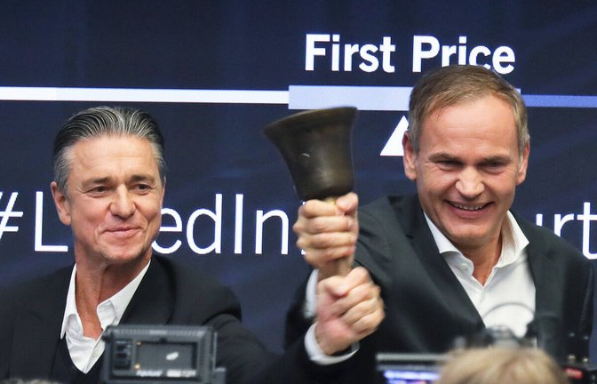 Lutz Meschke und Oliver Blume (von links) 2022 beim Börsengang der Porsche AG in Frankfurt.<span class='image-autor'>Foto: IMAGO/Hannelore Förster</span>