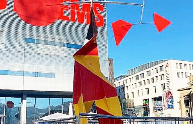 Leuchtet wieder: Alexander Calders Mobile vor dem Kunstmuseum Stuttgart<span class='image-autor'>Foto: Forstbauer</span>