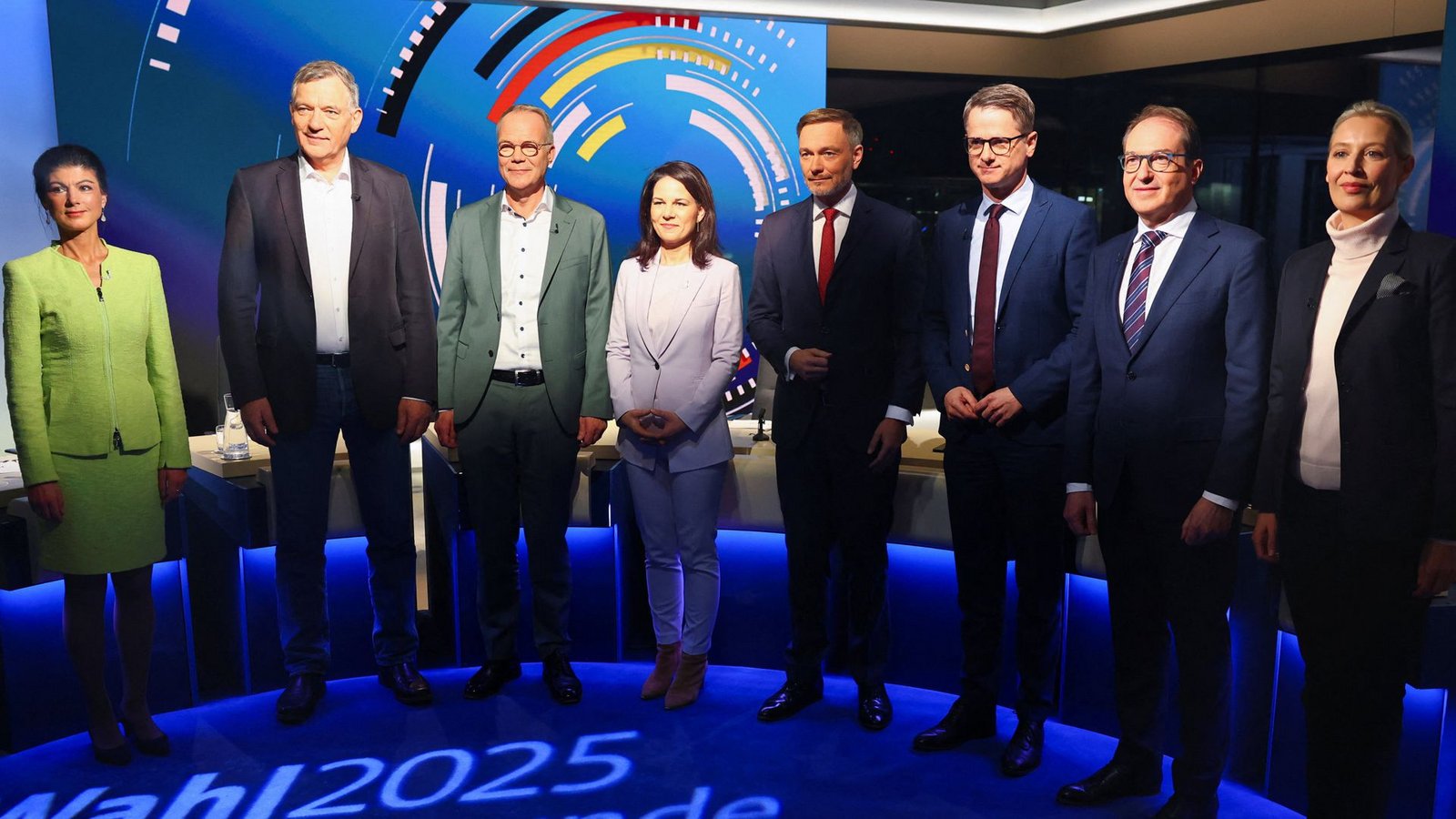 Die Teilnehmer der Schlussrunde bei ARD und ZDF (v. l.): Sahra Wagenknecht (BSW), Jan van Aken (Linke), Matthias Miersch (SPD), Annalena Baerbock (Grüne), Christian Lindner (FDP), Carsten Linnemann (CDU), Alexander Dobrindt (CSU) und Alice Weidel (AfD)Foto: dpa/Fabrizio Bensch Die Teilnehmer der Schlussrunde bei ARD und ZDF (v. l.): Sahra Wagenknecht (BSW), Jan van Aken (Linke), Matthias Miersch (SPD), Annalena Baerbock (Grüne), Christian Lindner (FDP), Carsten Linnemann (CDU), Alexander Dobrindt (CSU) und Alice Weidel (AfD)Foto: dpa/Fabrizio Bensch
