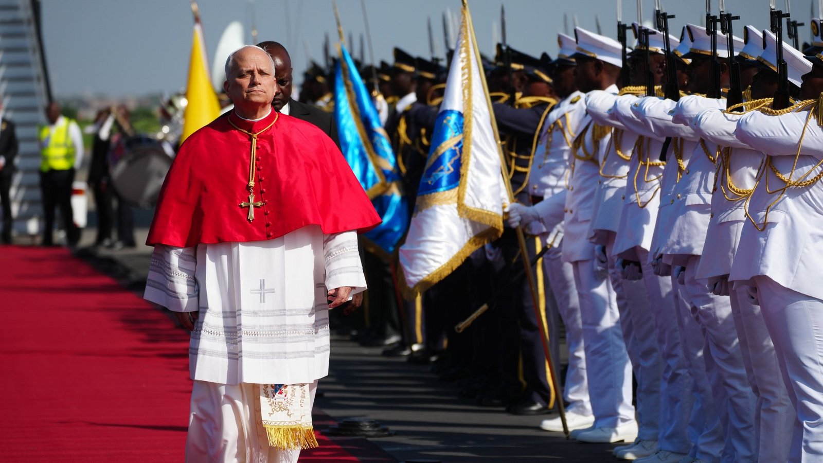 Der Papst bei seiner Ankunft in Luanda.Foto: Andrew Medichini/AP/dpa