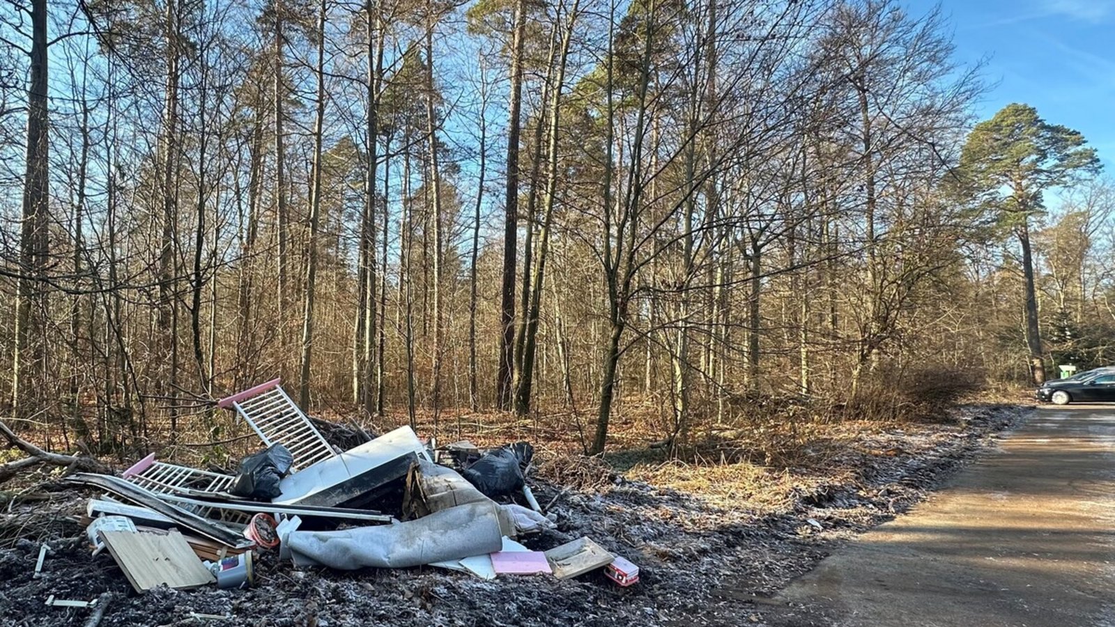 Illegal entsorgter Müll am Stuttgarter Parkplatz Wildparkstraße.Foto: Jan Sellner Illegal entsorgter Müll am Stuttgarter Parkplatz Wildparkstraße.Foto: Jan Sellner