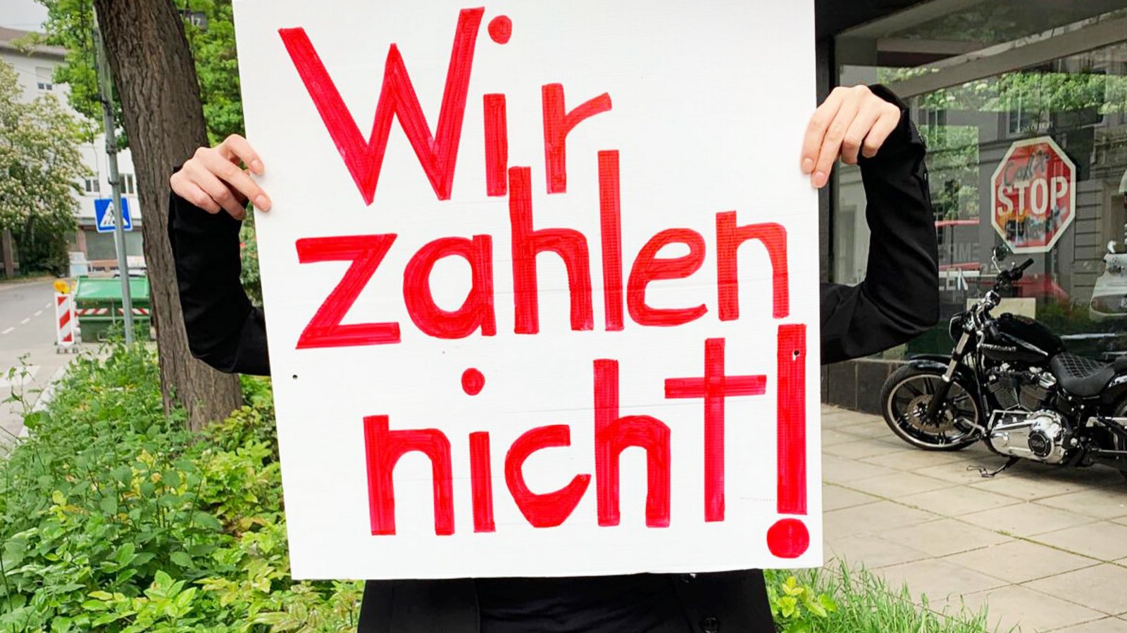 Demonstration von besorgten Mietern vor dem Vonovia-Standort in StuttgartFoto: StZN Demonstration von besorgten Mietern vor dem Vonovia-Standort in StuttgartFoto: StZN