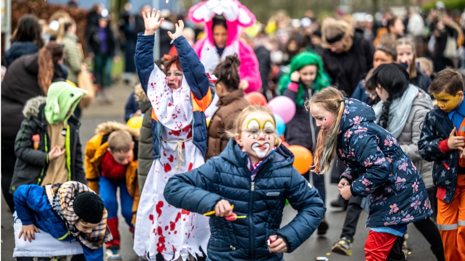 Ob Kinder etwa am Rosenmontag nicht zur Schule müssen, ist in jedem Bundesland unterschiedlich.Foto: IMAGO/Funke Foto Services/IMAGO/ Ob Kinder etwa am Rosenmontag nicht zur Schule müssen, ist in jedem Bundesland unterschiedlich.Foto: IMAGO/Funke Foto Services/IMAGO/