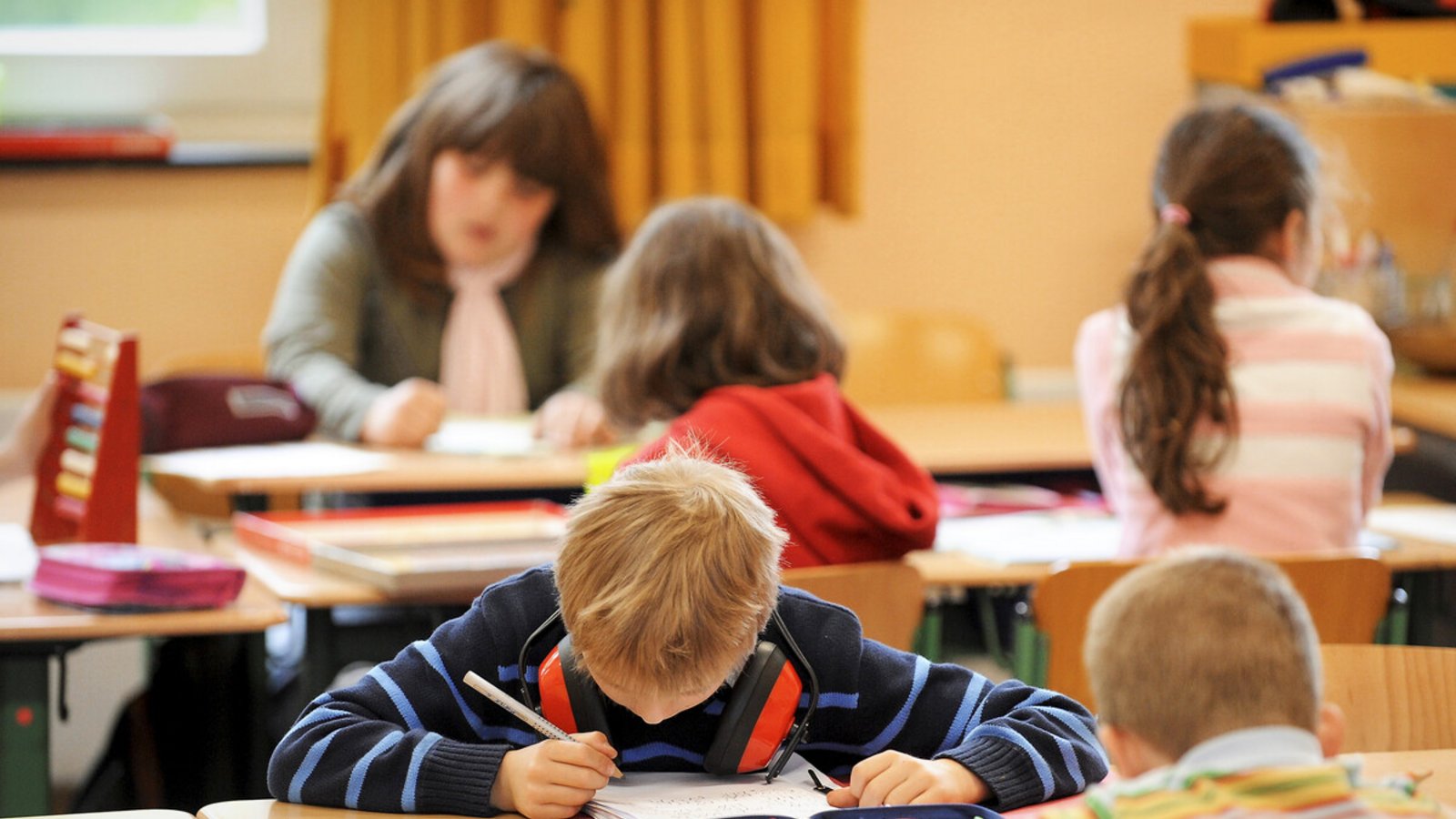 Die Aufgaben zu schwer, die Zeit zu knapp: Vor allem in Mathe haben die Kinder bei Kompass 4 schlecht abgeschnitten.Foto: dpa/Marcus Brandt Die Aufgaben zu schwer, die Zeit zu knapp: Vor allem in Mathe haben die Kinder bei Kompass 4 schlecht abgeschnitten.Foto: dpa/Marcus Brandt