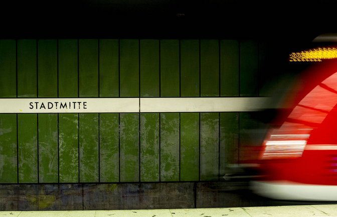 Das Deutschlandticket ist für Vielfahrer meist günstiger als die Alternativen – auch nach der Preiserhöhung.<span class='image-autor'>Foto: imago/Lichtgut/imago stock&people</span>