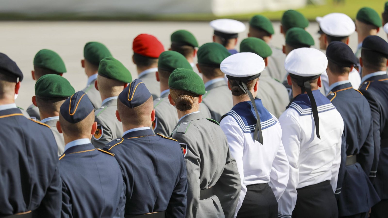 Gelöbnis von Rekruten: Die Bundeswehr braucht mehr junge Leute.Foto: imago/A. Friedrichs