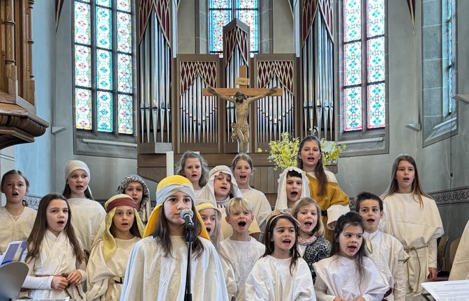 Die Kinder des Schulchores singen beim Musical begeistert mit.  <span class='image-autor'>Foto: p</span>