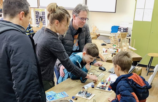 Hier ist Mitmachen gefragt: eine Technikstation beim Tag der offenen Tür. <span class='image-autor'>Foto: p</span>