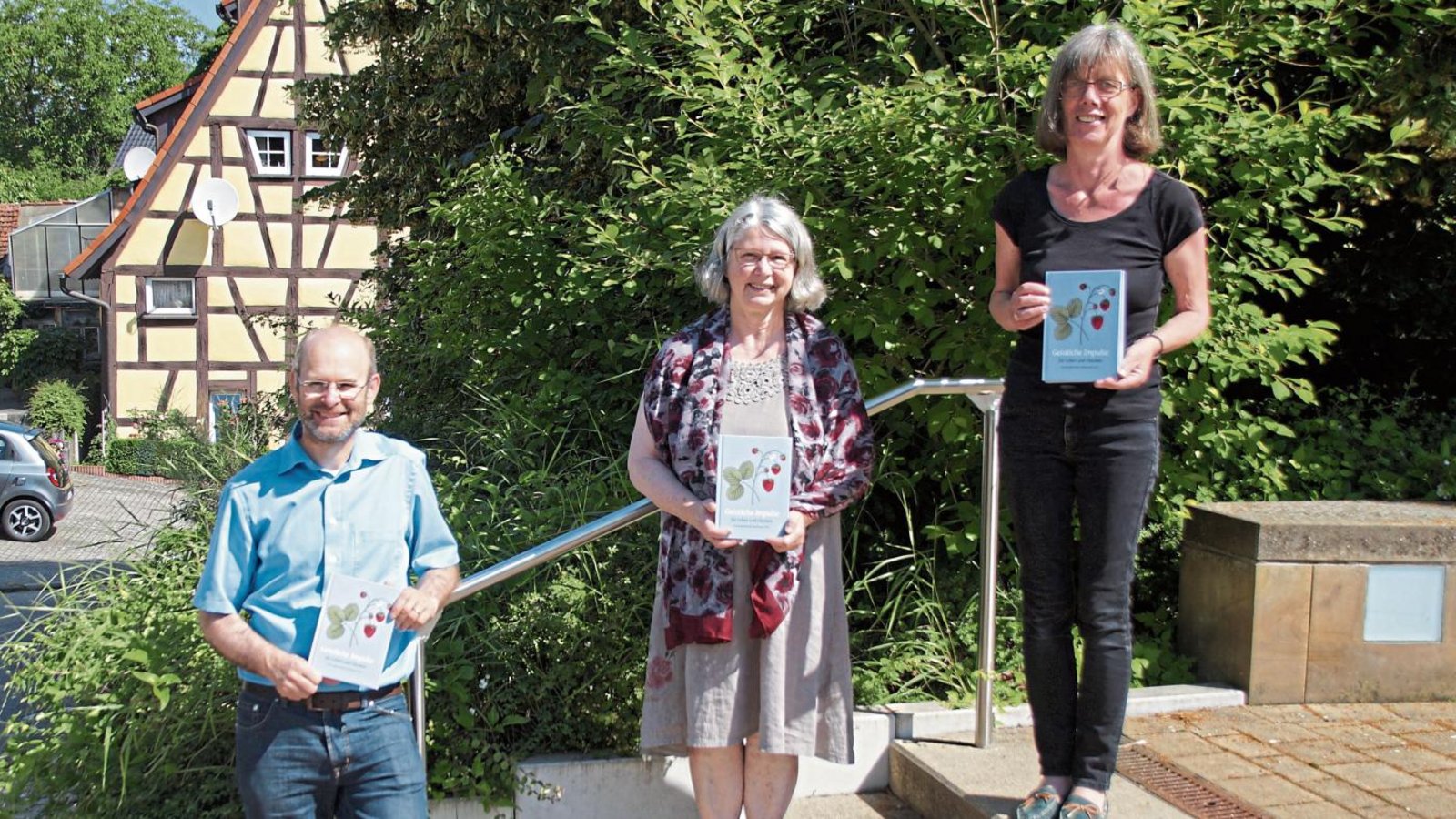 Johannes Kiess, Gudrun Strecker und Karin Beck (von links) bei der Präsentation des „Impulsbuches“. Foto: Pfisterer Johannes Kiess, Gudrun Strecker und Karin Beck (von links) bei der Präsentation des „Impulsbuches“. Foto: Pfisterer