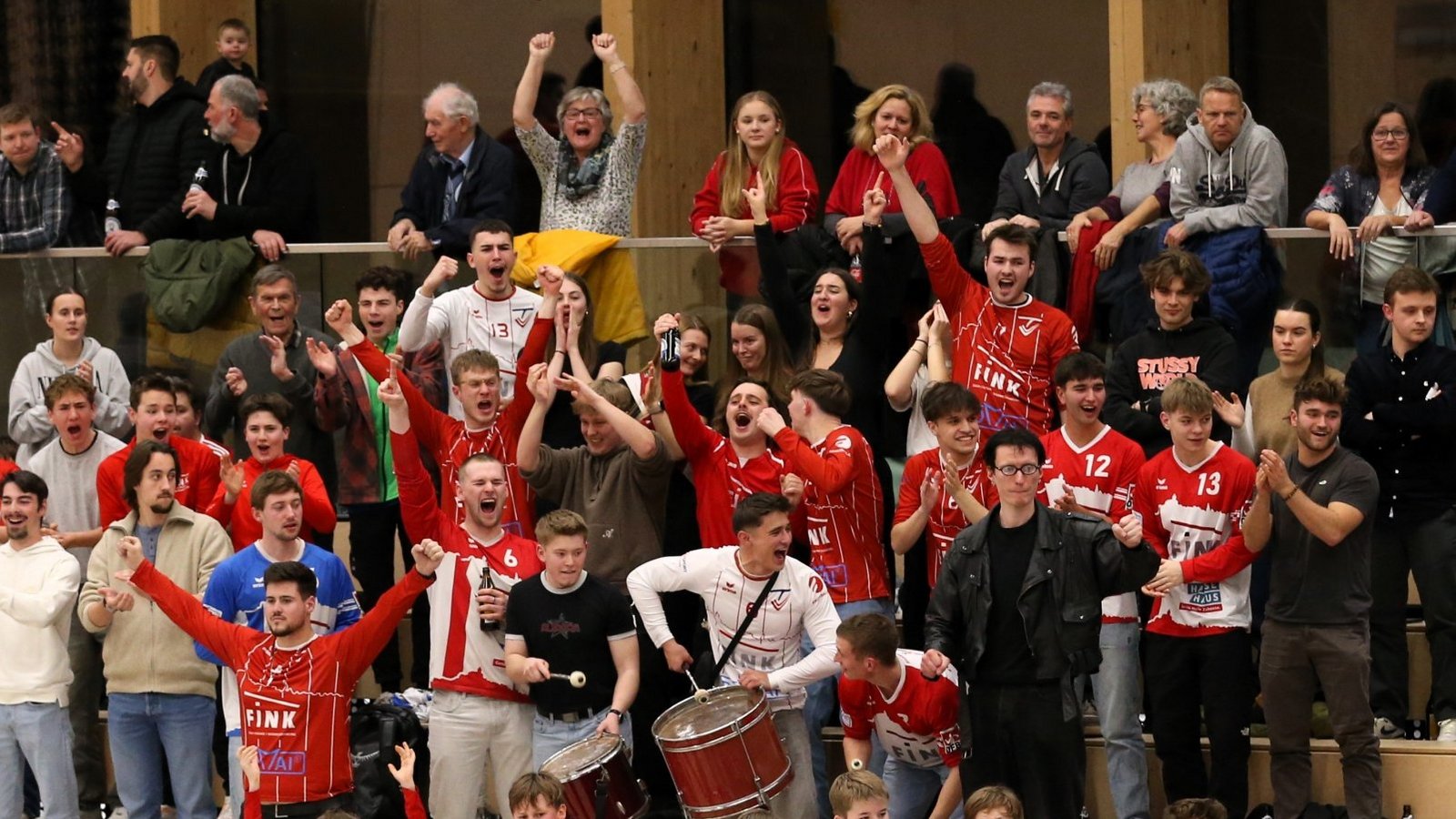 Die Unterstützung in der Kaltensteinhalle ist riesig, das Trainerteam Markus Knodel (rechts) und Marco Lochmahr am Ende etwas ernüchtert.