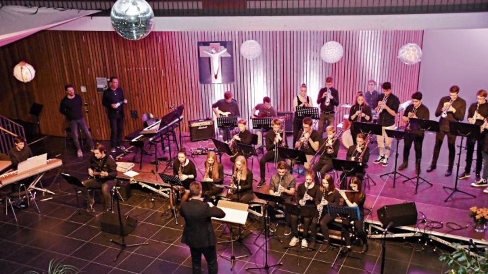 Die Gout Juniors und die Jazz Crew standen auch gemeinsam auf der Bühne.  Foto: p