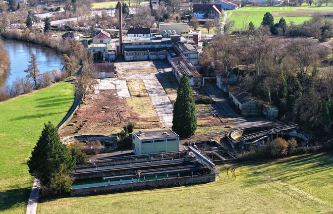 Die Kläranlage im Vordergrund soll teilweise zurückgebaut werden. Foto: Küppers