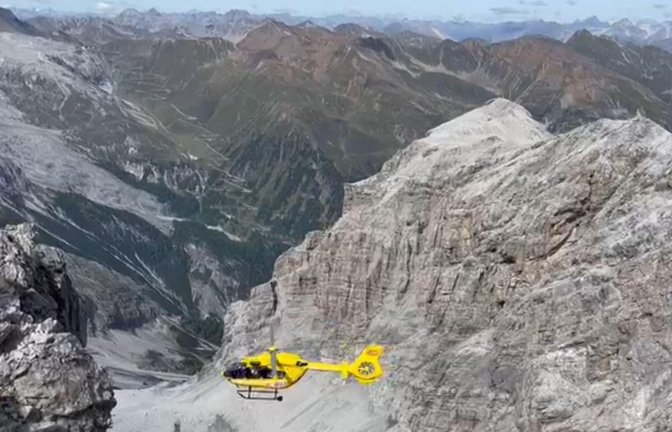 Vor den Augen ihrer Eltern ist ein 14-jähriges Mädchen in Südtirol zu Tode gestürzt. (Foto: Archiv)<span class='image-autor'>Bergrettung Italien/dpa</span>