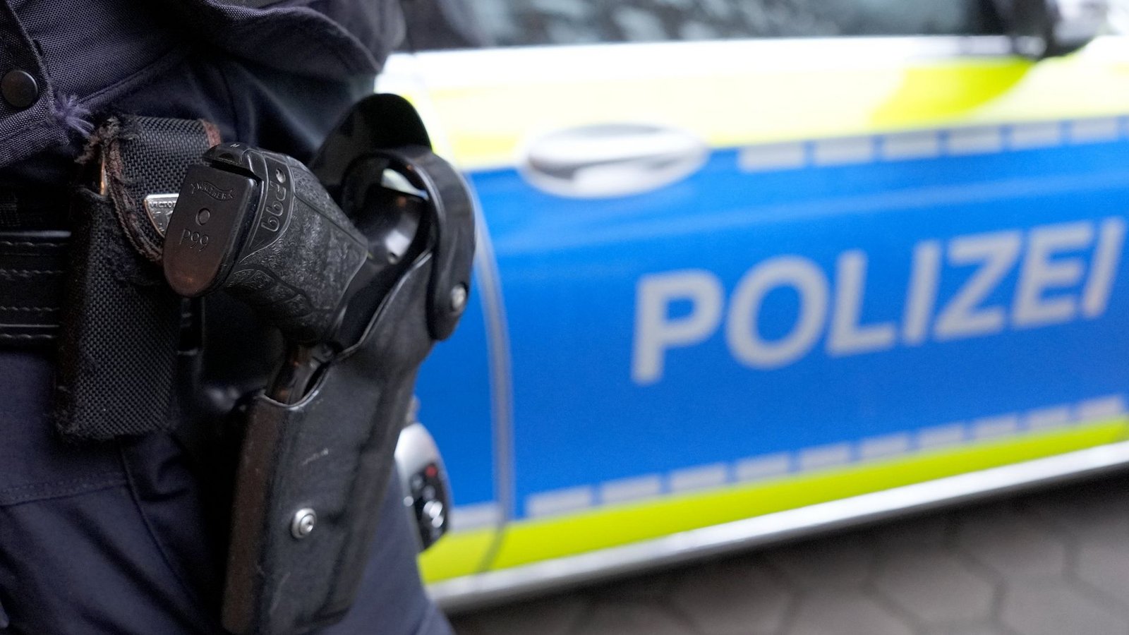 Das Kriminalkommissariat Tübingen und die Staatsanwaltschaft Tübingen ermitteln gegen die 21-Jährige. (Symbolfoto)Foto: dpa/Marcus Brandt Das Kriminalkommissariat Tübingen und die Staatsanwaltschaft Tübingen ermitteln gegen die 21-Jährige. (Symbolfoto)Foto: dpa/Marcus Brandt