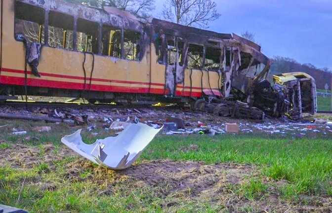 Im März fuhr eine Stadtbahn bei Ubstadt-Weiher in einen Tanklastzug. Drei Menschen starben.<span class='image-autor'>Foto: IMAGO/Einsatz-Report24</span>