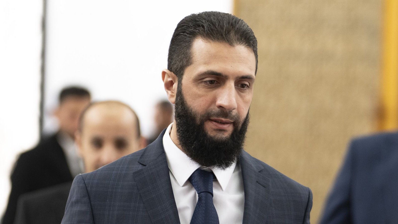 Der Übergangs-Staatschef von Syrien, Ahmed al-SchaaraFoto: dpa/Mosa'ab Elshamy Der Übergangs-Staatschef von Syrien, Ahmed al-SchaaraFoto: dpa/Mosa'ab Elshamy