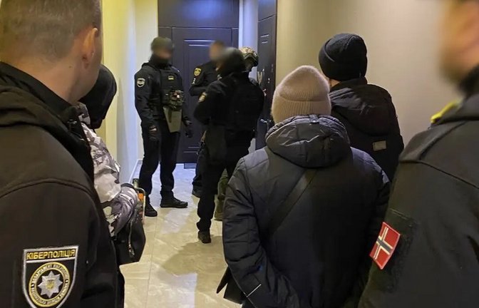 Internationale Ermittler nehmen in der Ukraine Tatverdächtige fest.<span class='image-autor'>Foto: Europol</span>