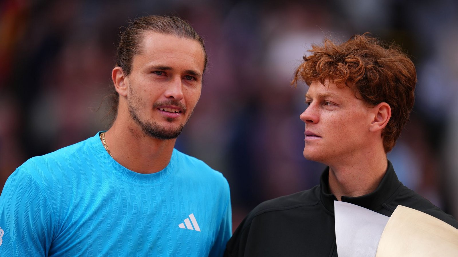 Zverev (l) will Sinner nicht schon wieder die Trophäe überlassen. (Archivbild)Foto: Manu Fernandez/AP/dpa Zverev (l) will Sinner nicht schon wieder die Trophäe überlassen. (Archivbild)Foto: Manu Fernandez/AP/dpa