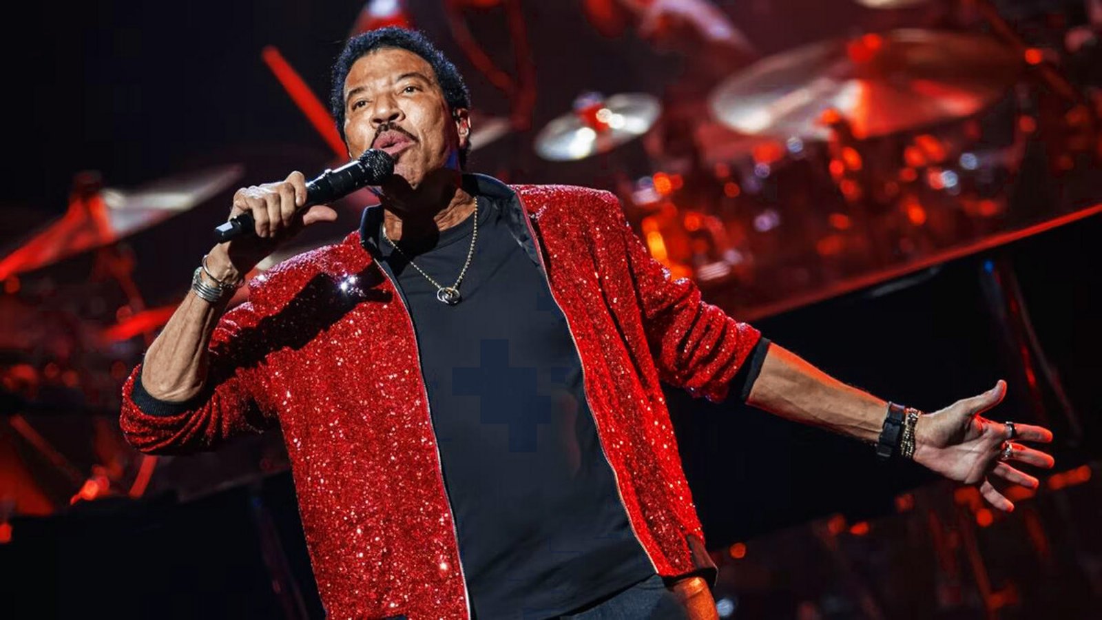 Weltstar Lionel Richie singt am 13. Juli bei den Jazz Open auf dem Schlossplatz.Foto: Valentin Flauraud/KEYSTONE/dpa Weltstar Lionel Richie singt am 13. Juli bei den Jazz Open auf dem Schlossplatz.Foto: Valentin Flauraud/KEYSTONE/dpa