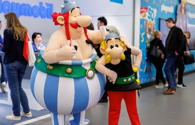 Der große Gallier Obelix ist neben seinem besten Freund Asterix eine der Hauptfiguren des Kult-Comics, den René Goscinny und Albert Uderzo 1959 gemeinsam geschaffen hatten. (Archivbild)<span class='image-autor'>Foto: Daniel Karmann/dpa</span>