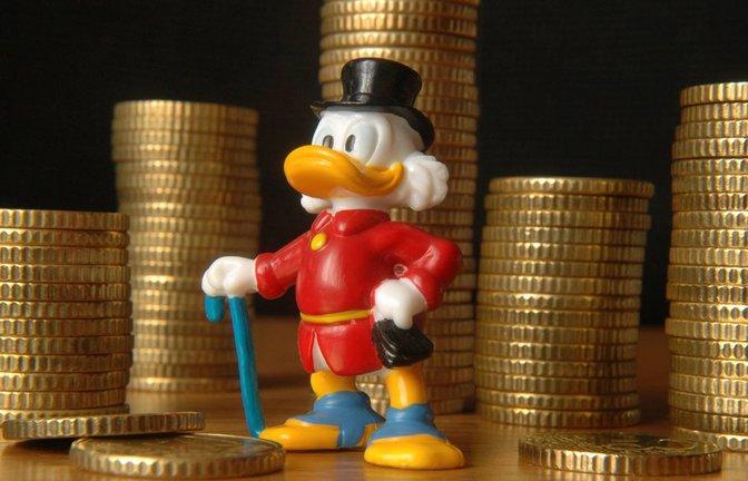 Gegenüber dem Vermögen von Dagobert Duck in Höhe von 5 Fantastilliarden und 9 Trillionen Taler sowie 16 Kreuzern sind alle Superreichen der Welt zusammengenommen arme Schlucker.<span class='image-autor'>Foto: Imago/Steinach</span>
