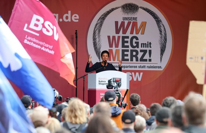 „WM – weg mit Merz!“, fordert das Bündnis Sahra Wagenknecht.<span class='image-autor'>Foto: Peter Gercke/dpa</span>