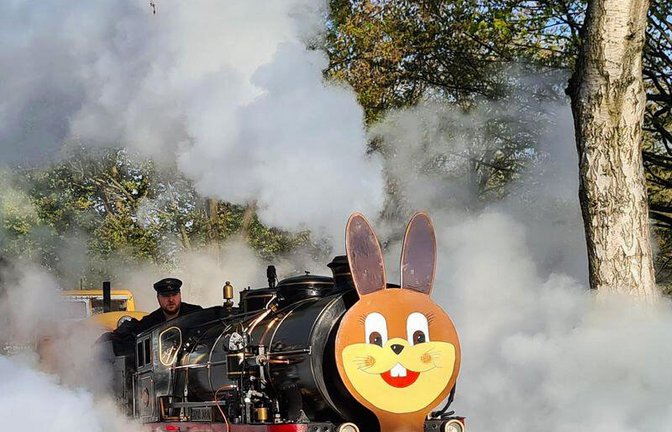 Am Ostersonntag dampft die Killesbergbahn als „Häsle-Express“ durch den Killesbergpark<span class='image-autor'>Foto: Killesbergbahn/SSB</span>