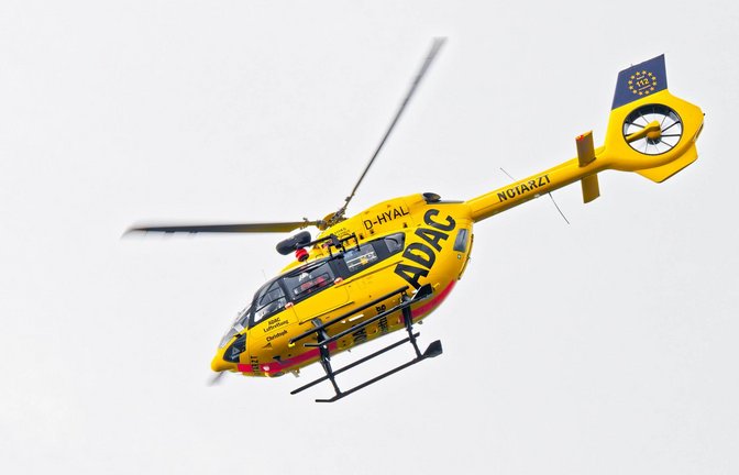 Ein 45-jähriger Motorradfahrer ist auf der B 492 schwer verletzt und mit einem Rettungshubschrauber abtransportiert worden. (Symbolbild)<span class='image-autor'>Foto: IMAGO/Rolf Poss</span>