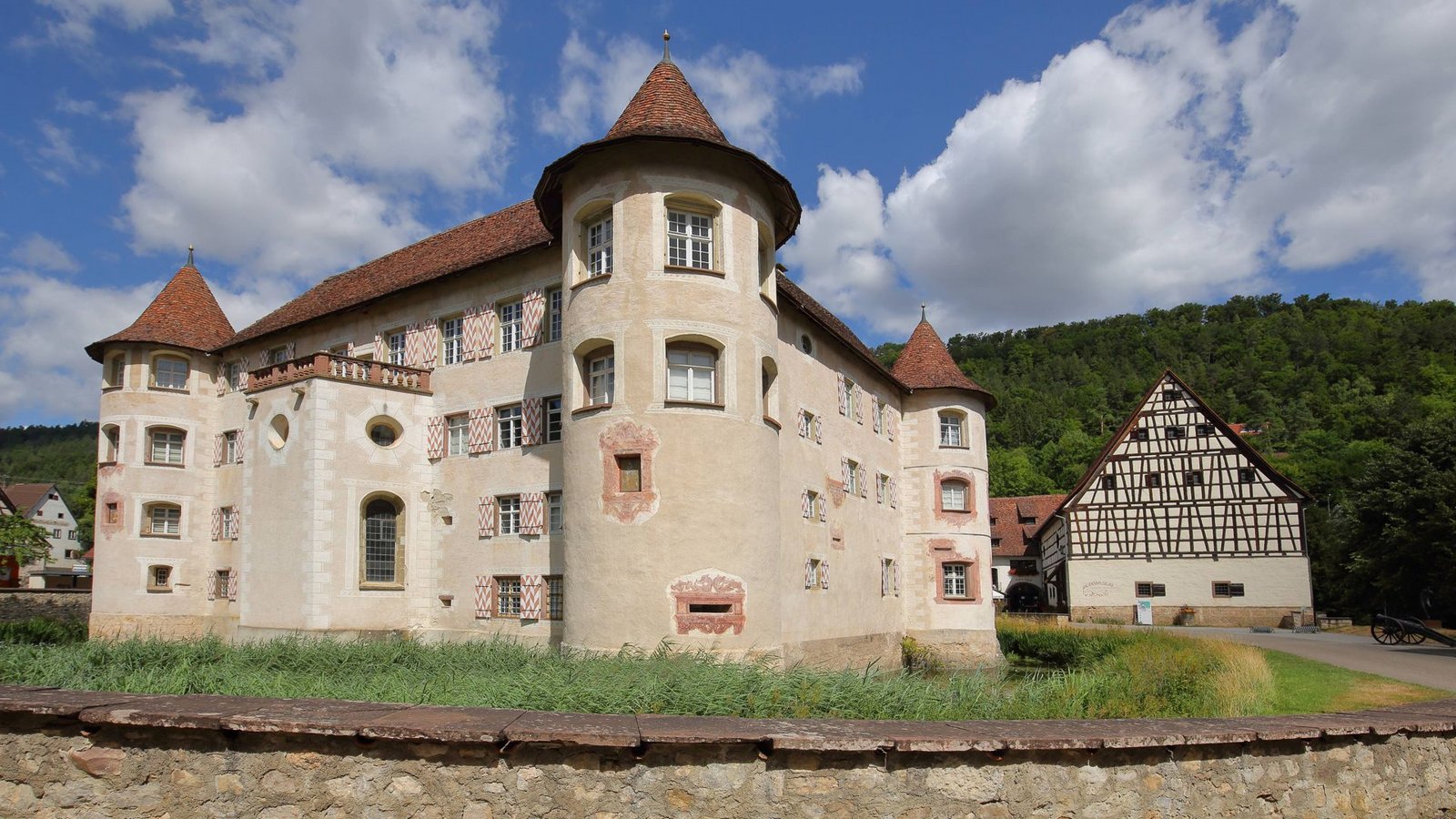 Besonderes Ausflugsziel und lange Historie:  Burg Wasserschloss Glatt  in Sulz am Neckar.Foto: IMAGO/ALIMDI.NET/Gerald Abele