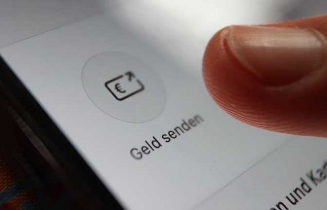 Die Smartphone-Bank N26 schließt sich der neuen europäischen Bezahllösung Wero an. (Symbolbild)<span class='image-autor'>Foto: Karl-Josef Hildenbrand/dpa</span>