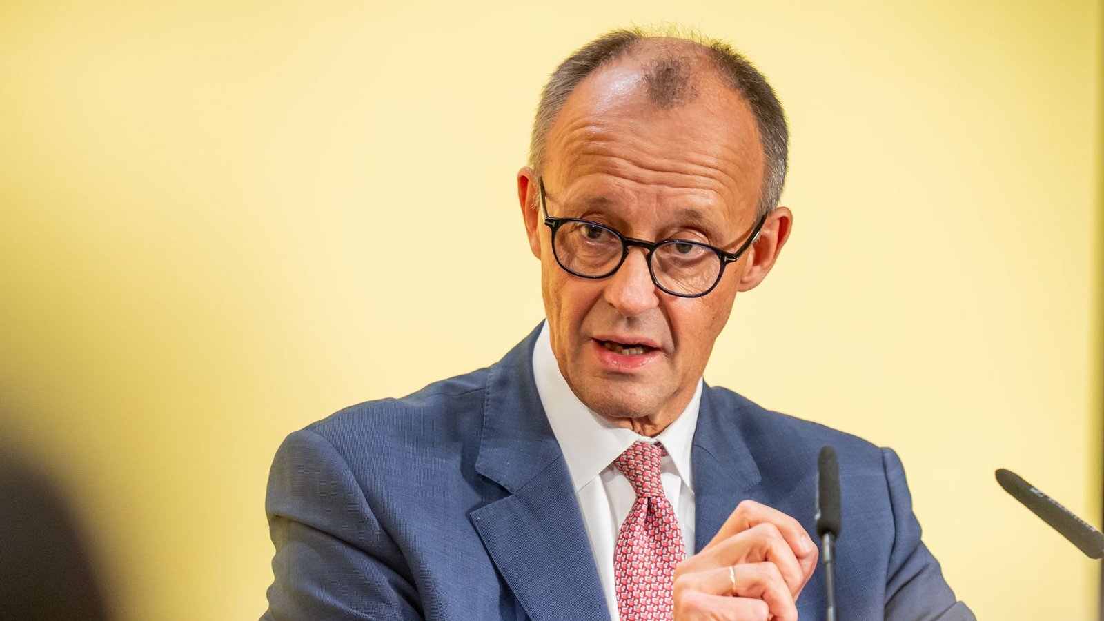 Friedrich Merz neigt dazu, eine klare Richtung vorzugeben. Aber was folgt danach?Foto: Michael Kappeler/dpa