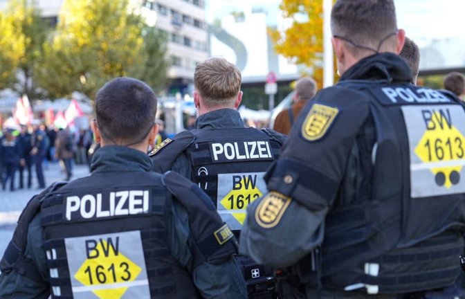 Wie sich die Polizei konkret aufstellt, gibt sie vor derartigen Veranstaltungen nie im Detail bekannt. (Archivbild)<span class='image-autor'>Enrique Kaczor/dpa</span>