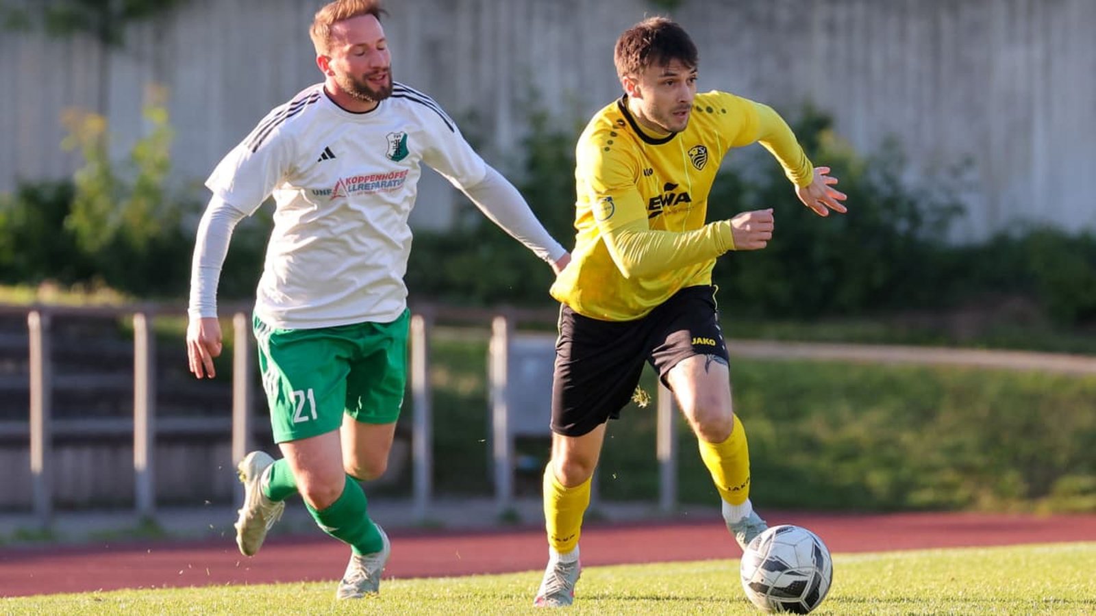 Eine Revanche wäre willkommen: Am 15. Mai setzte es für den TSV Heimerdingen mit Salvatore Pellegrino (li.) vor eigenem Publikum eine heftige 0:5-Klatsche gegen den SV Leonberg/Eltingen mit Pascal Nufer.Alexander Keppler Eine Revanche wäre willkommen: Am 15. Mai setzte es für den TSV Heimerdingen mit Salvatore Pellegrino (li.) vor eigenem Publikum eine heftige 0:5-Klatsche gegen den SV Leonberg/Eltingen mit Pascal Nufer.Alexander Keppler